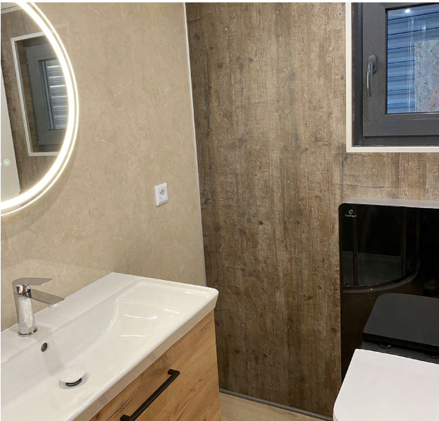 Badezimmer mit FIBO Holz Wanddekor