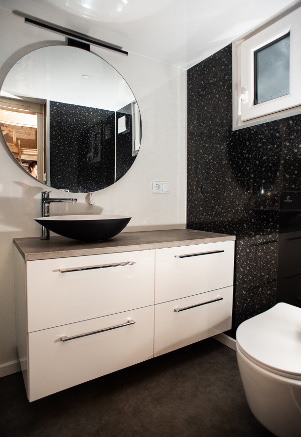 Badezimmer mit FIBO Hochglänzender Farbkollektion